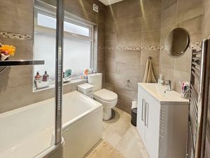 Bathroom - click for photo gallery